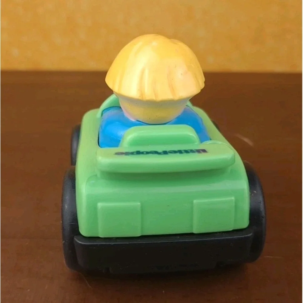 Fisher Price Little People WHEELIES Eddie‎ In Green Car